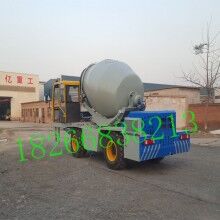 湖北赤壁帶自上料攪拌車廠家說明，1.6立方2方流動式自裝料自拌水泥罐車價格