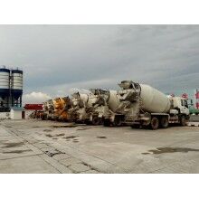 租賃混凝土灌車，攪拌運(yùn)輸車